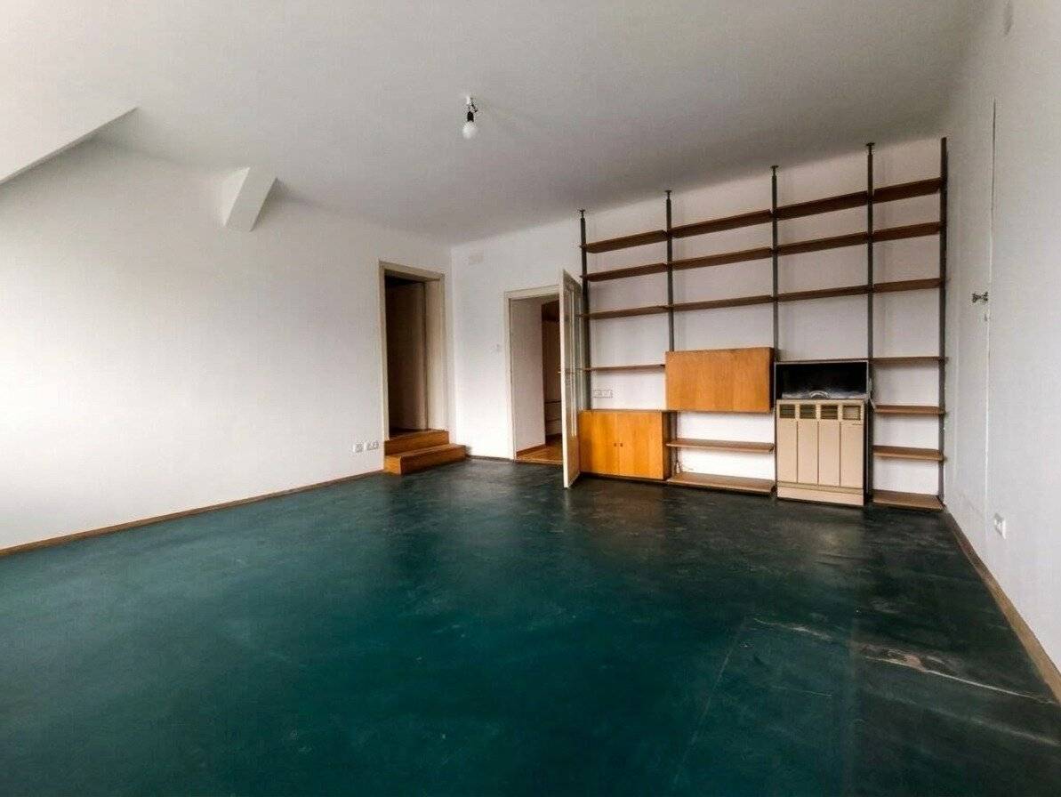 Above the roofs of Mariahilf! 5-room top-floor apartment with expansion possibility - near U4 Pilgramgasse