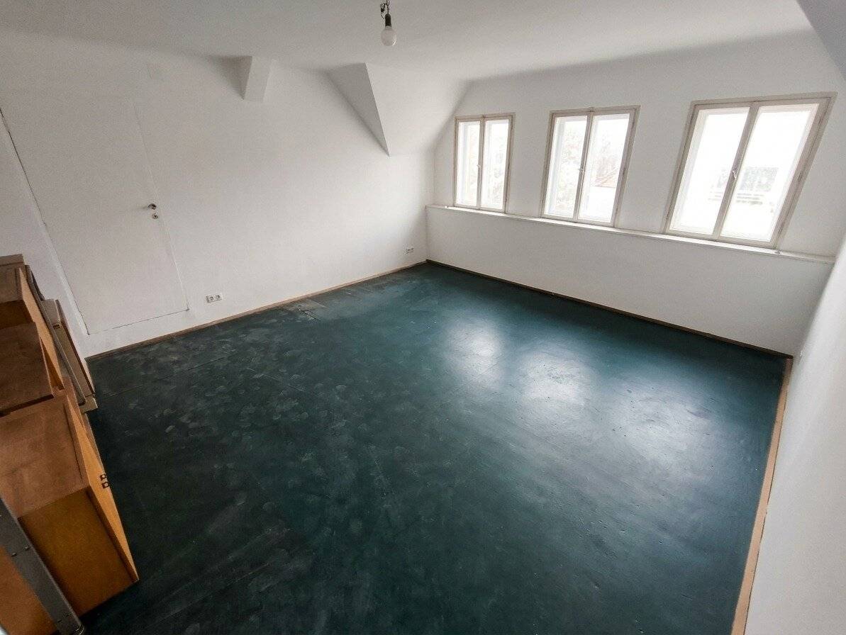 Above the roofs of Mariahilf! 5-room top-floor apartment with expansion possibility - near U4 Pilgramgasse