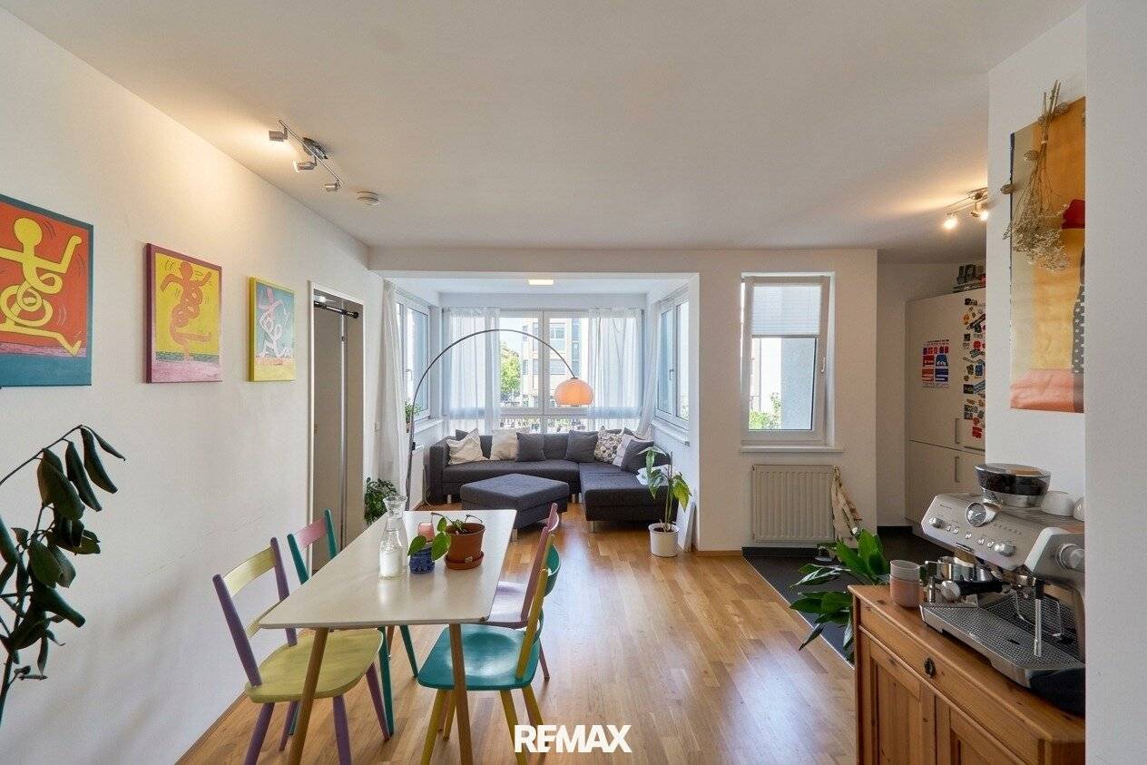 Höttinger Au Attractive 4-room apartment with underground parking space