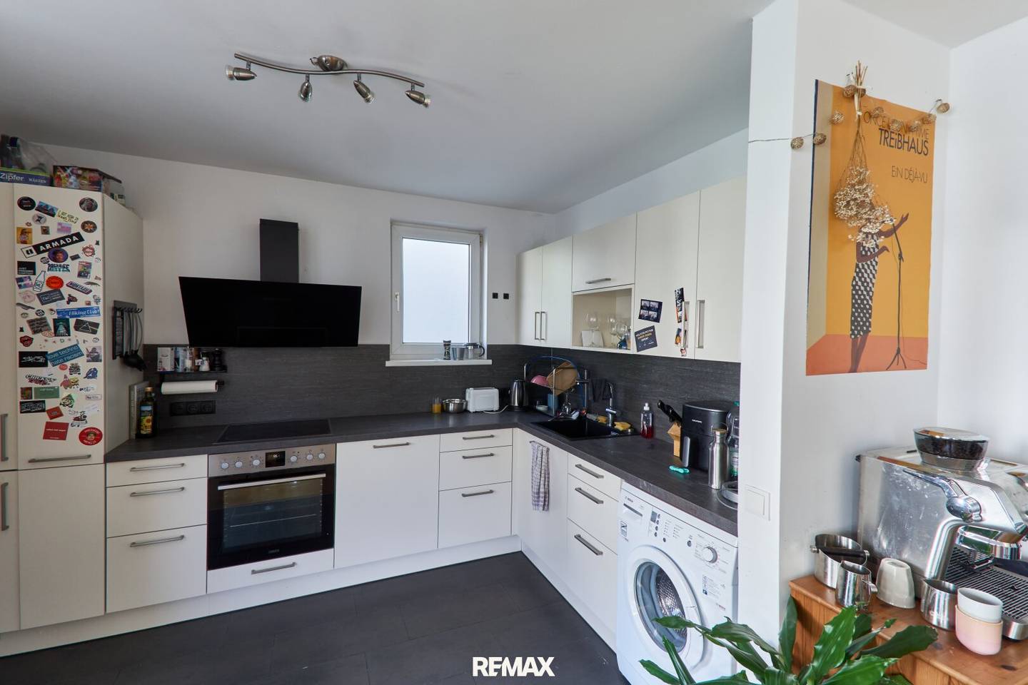 Höttinger Au Attractive 4-room apartment with underground parking space