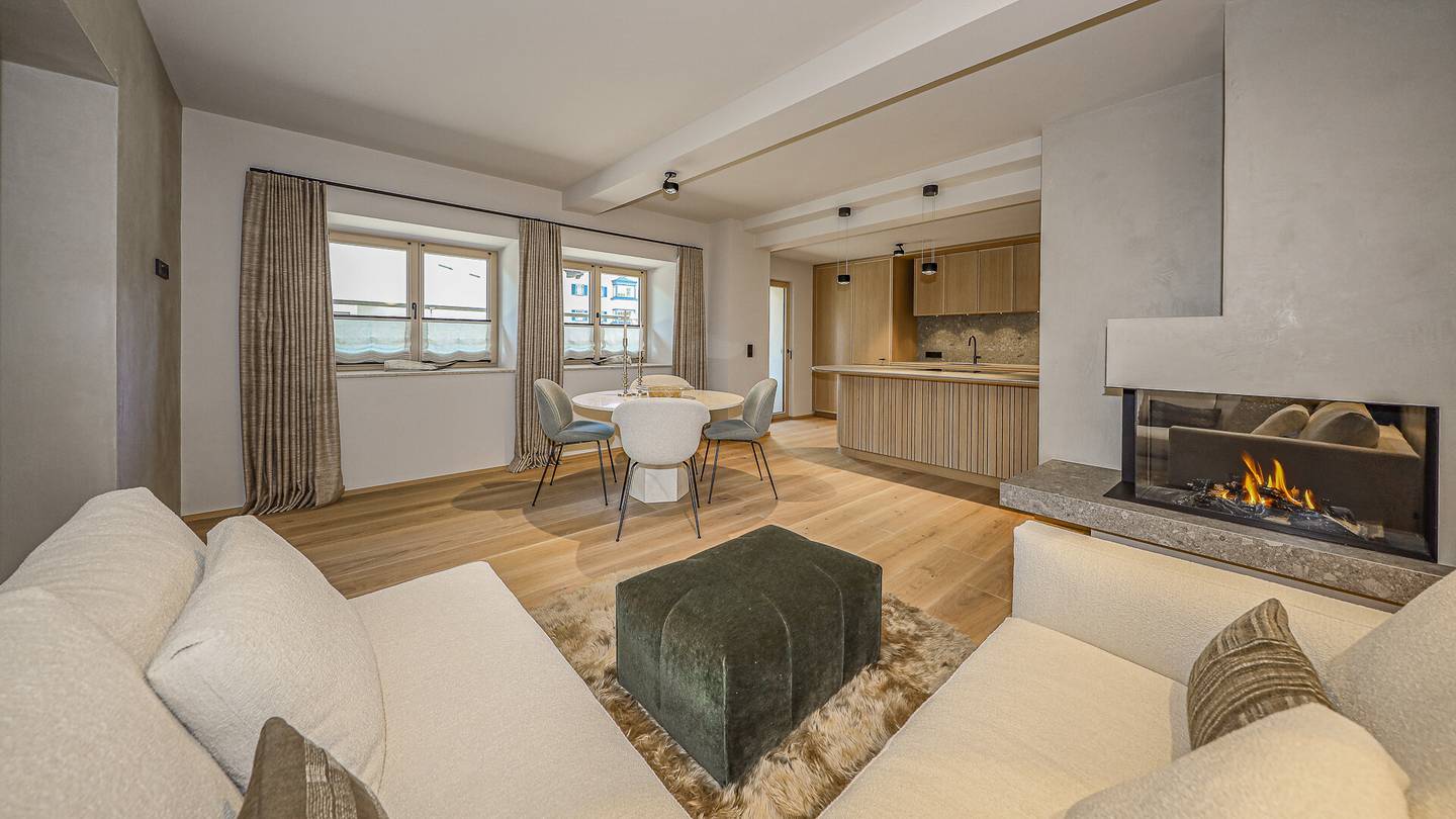 Exclusive apartment in historic townhouse with terrace