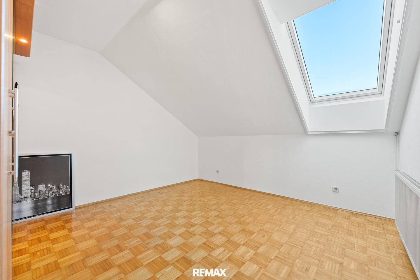3-room penthouse apartment with roof terrace and carport
