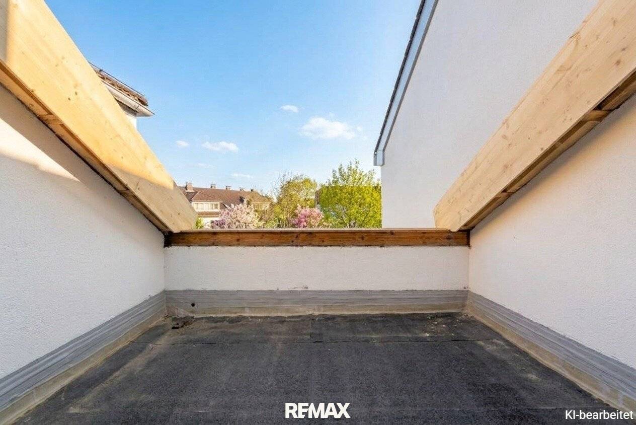 3-room penthouse apartment with roof terrace and carport