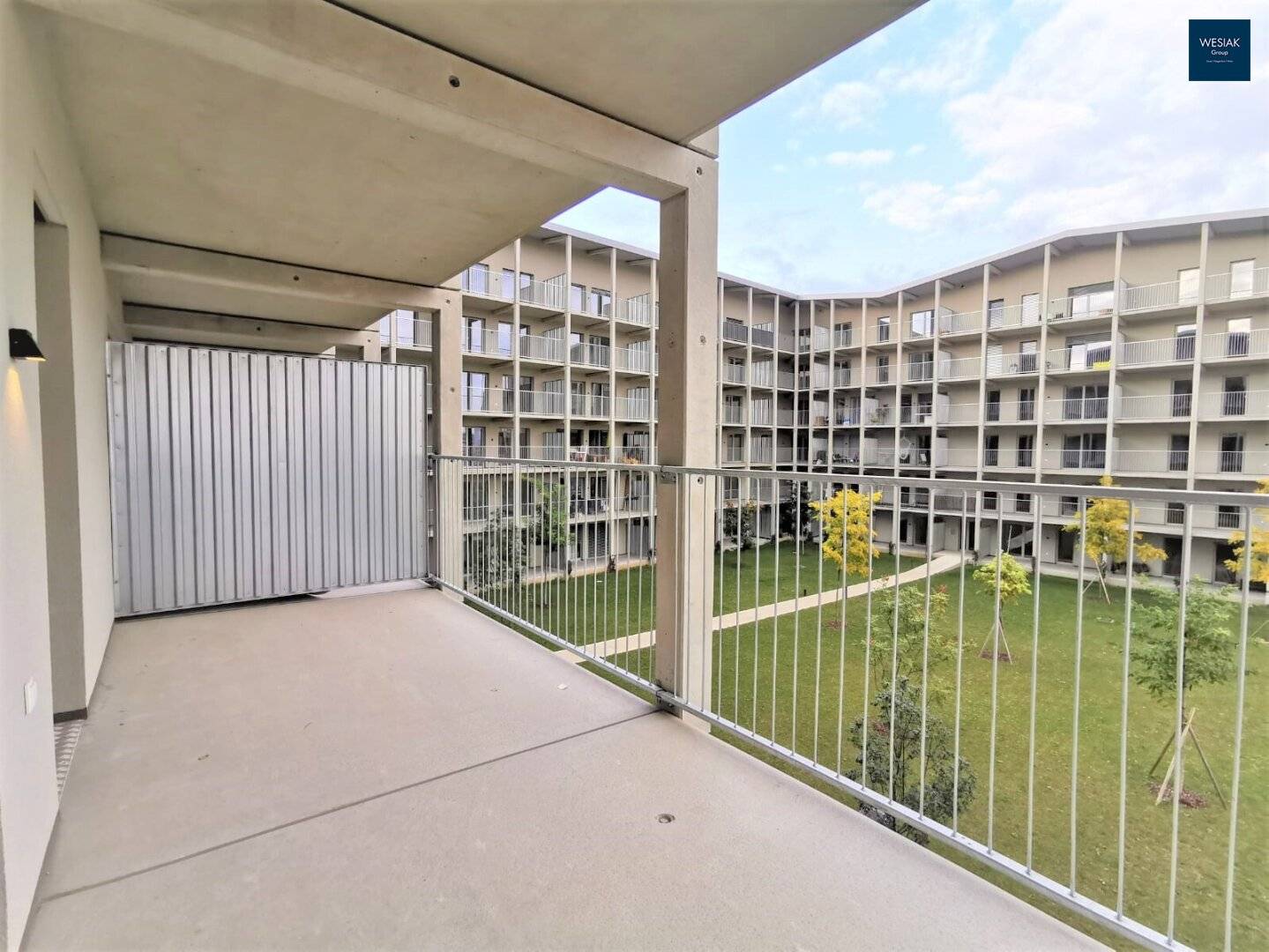 1st month rent-free High-quality 3-room apartment with balcony Smart City Süd Top 220