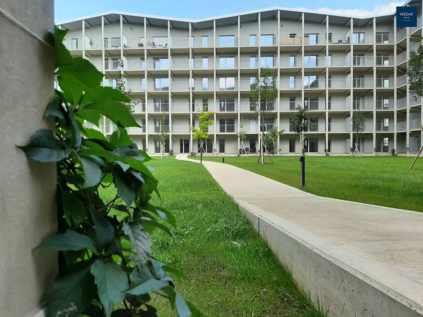 1st month rent-free High-quality 3-room apartment with balcony Smart City Süd Top 220