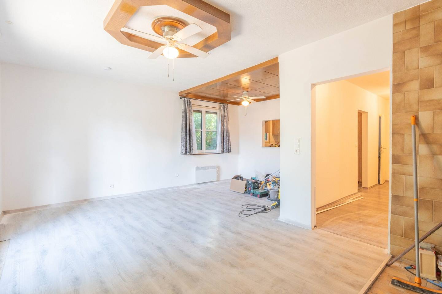 Großer Garten und Pool mit bewilligter Ausbauoption Familienwohnung
