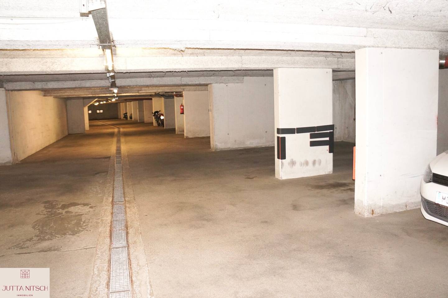 Underground parking space for rent Gumpoldskirchen