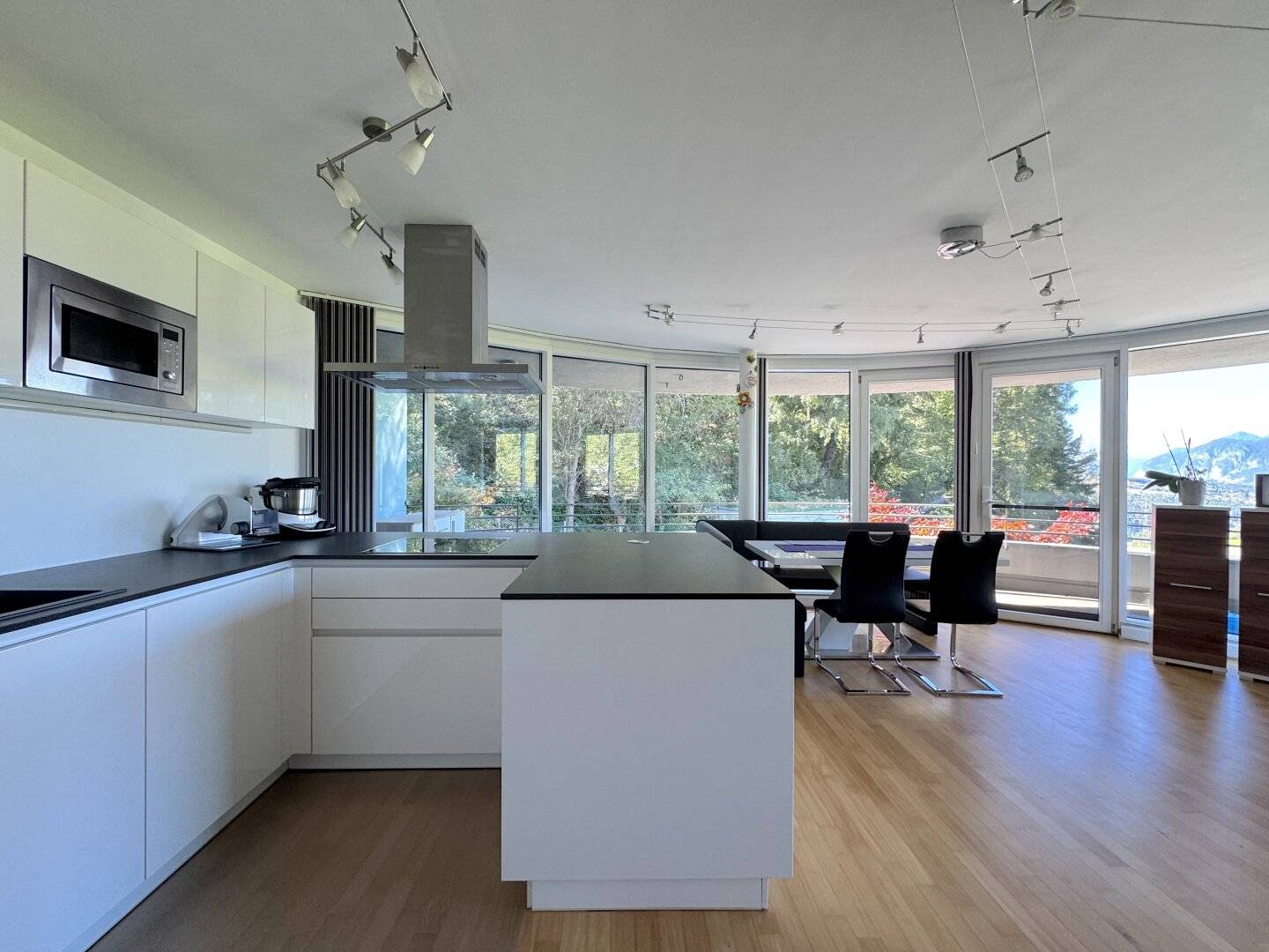 Patsch: Spacious 4-room garden apartment with panoramic view