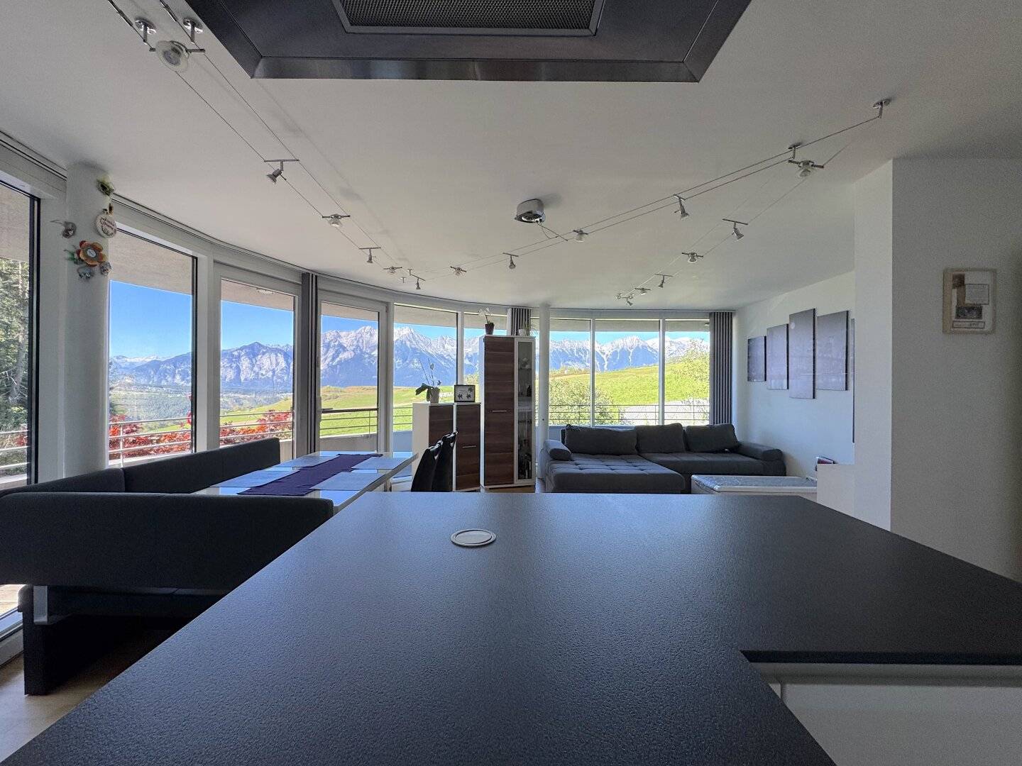 Patsch: Spacious 4-room garden apartment with panoramic view