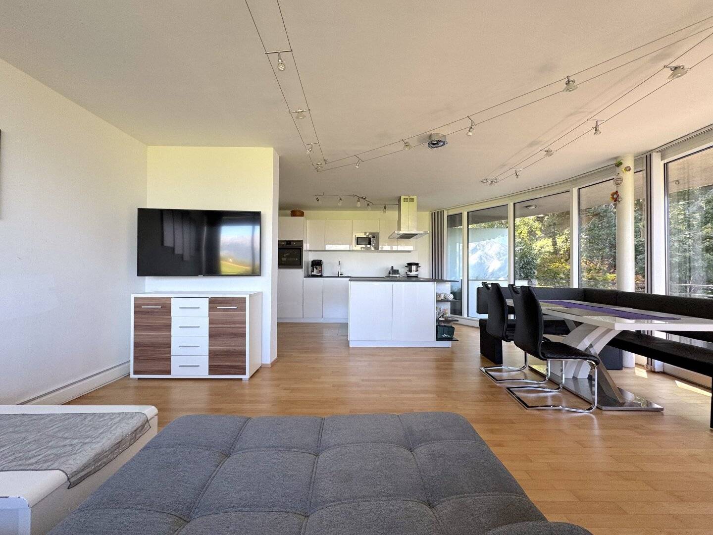 Patsch: Spacious 4-room garden apartment with panoramic view