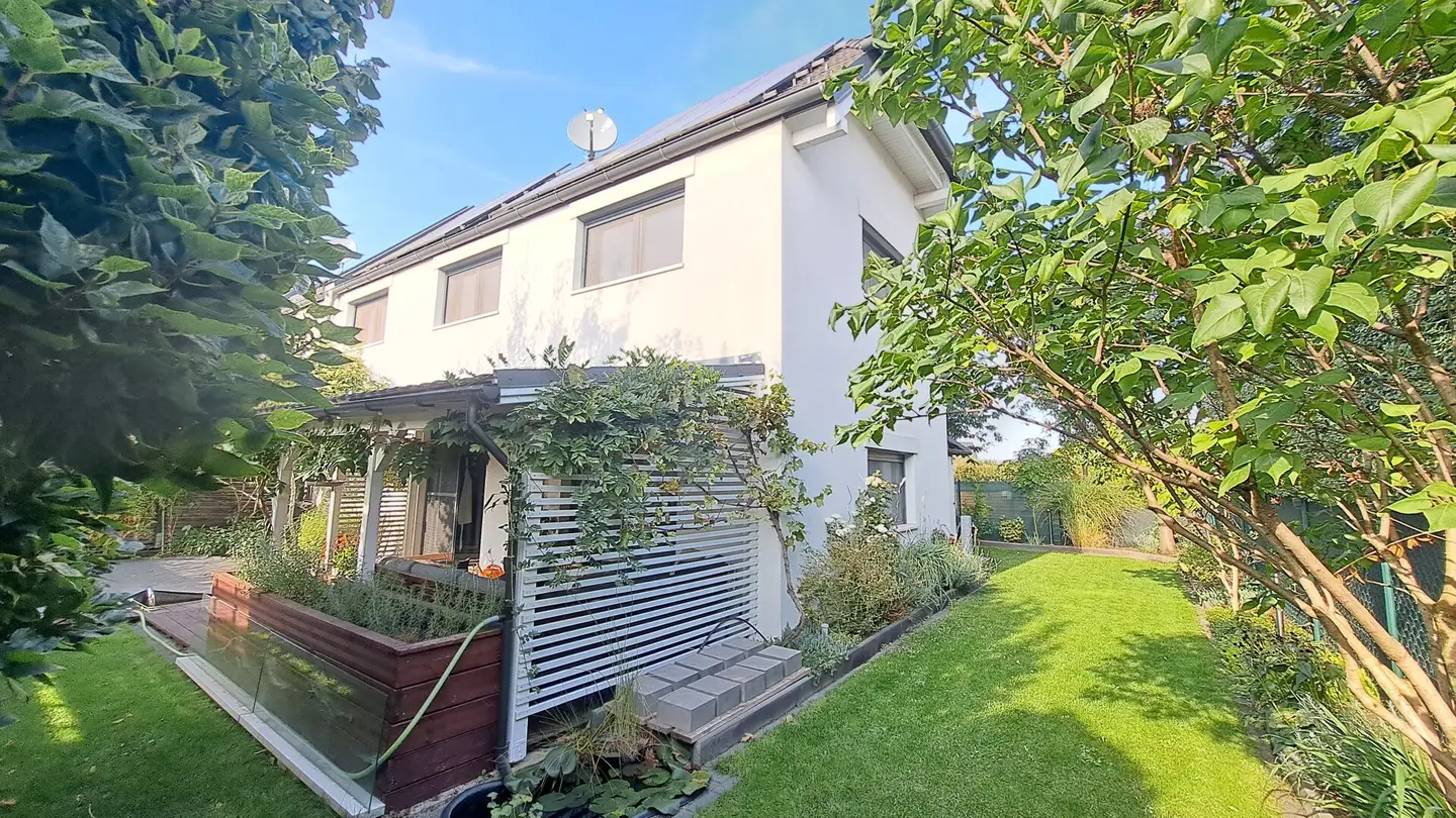 Sehr gepflegtes, SMARTES Eck - Reihenhaus mit 4 Zimmer, privatem Garten, gemütlicher Terrasse &amp; Pool