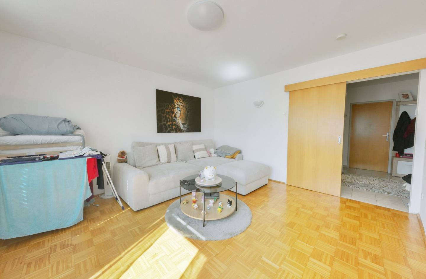 Bright three-room apartment with feel-good character near the clinic
