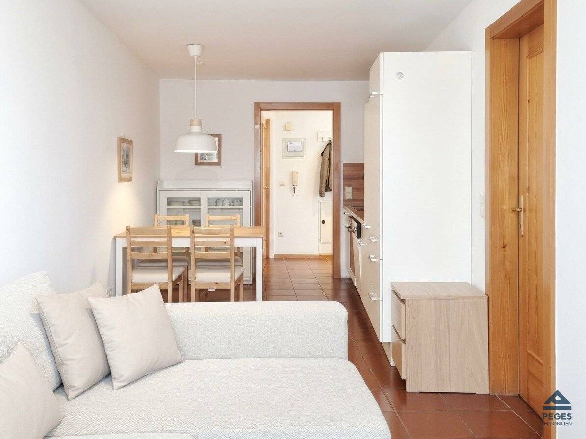 Ankommen und Wohnen: Möblierte 2-Zimmer-Wohnung in Altstadt-Lage