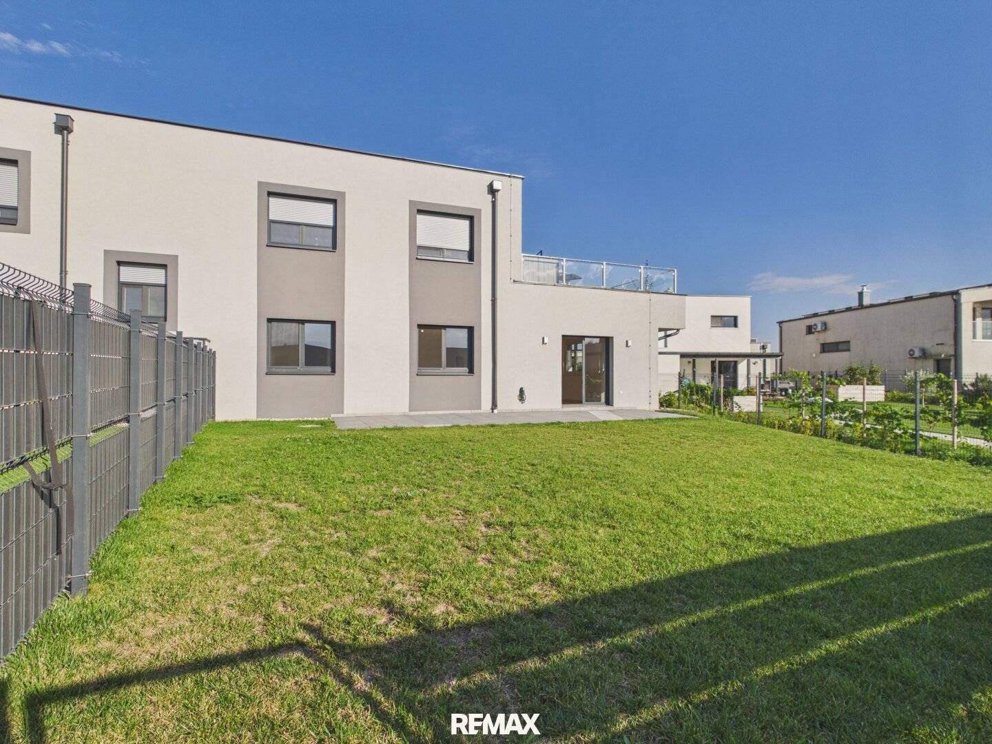 Wohnen mit Urlaubsfeeling: ETW mit Terrasse, Garten &amp; Badeteichzugang