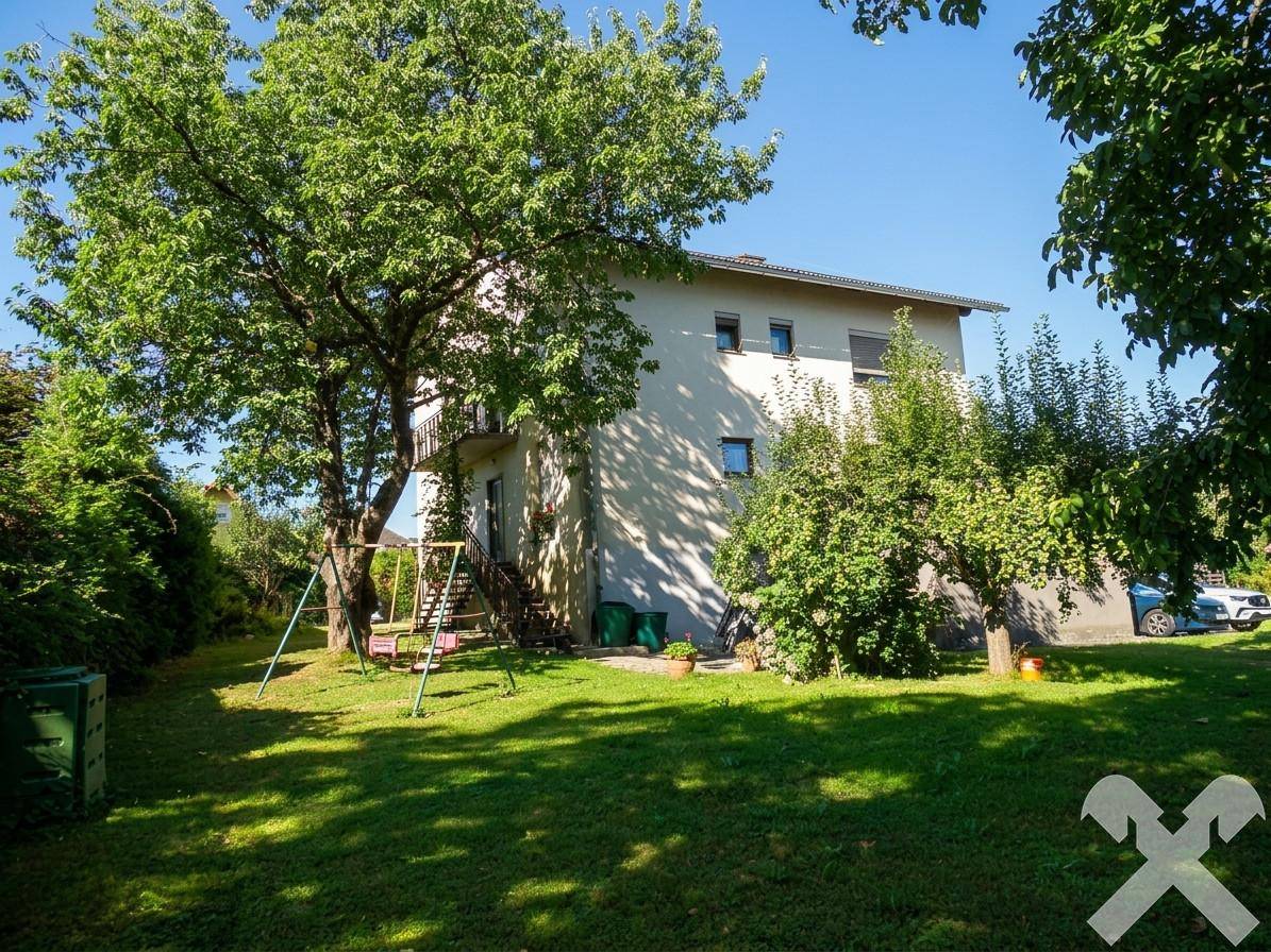 Anlegerwohnung mit zwei vermieteten Einheiten in ruhiger Aussichtslage