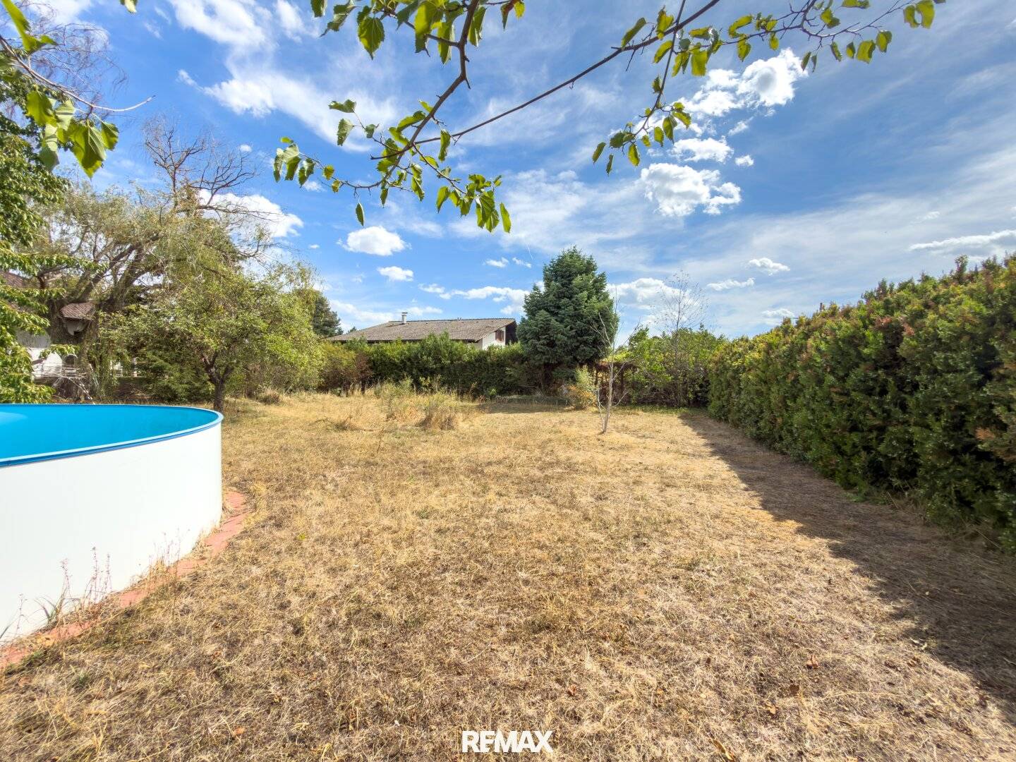 Optimally shaped plot in a quiet residential location