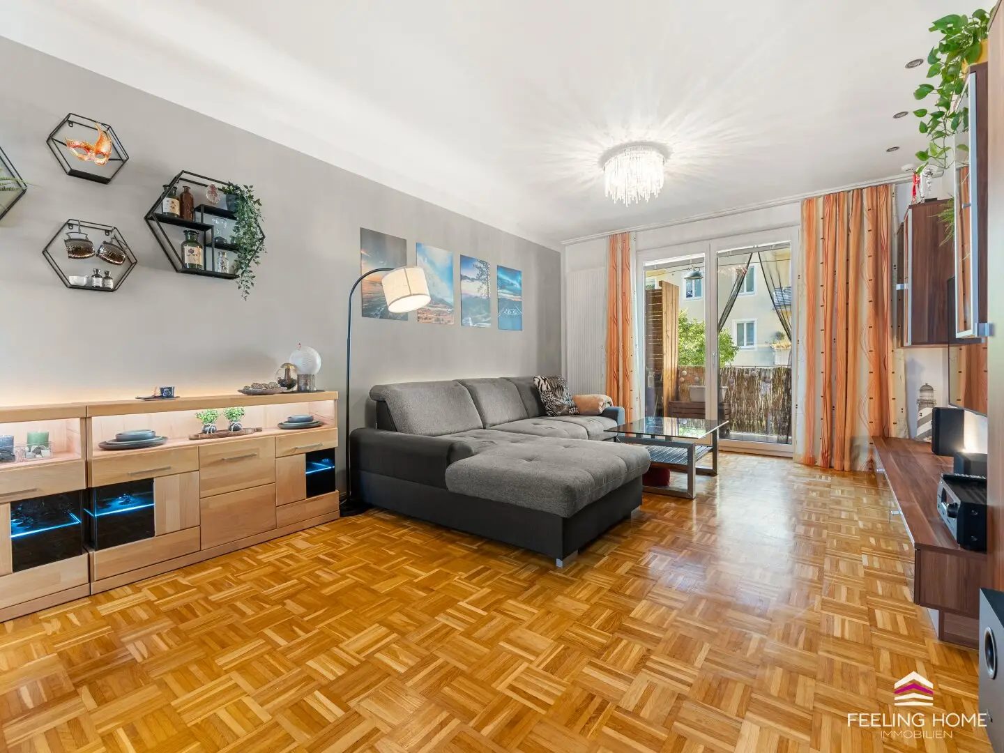 Wohlfühloase * Moderne 3-Zimmer-Wohnung mit Loggia und Elektrokamin in Ruhelage
