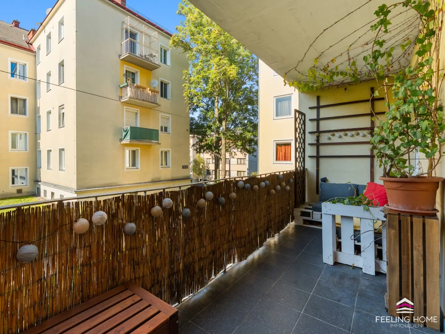 Wohlfühloase * Moderne 3-Zimmer-Wohnung mit Loggia und Elektrokamin in Ruhelage
