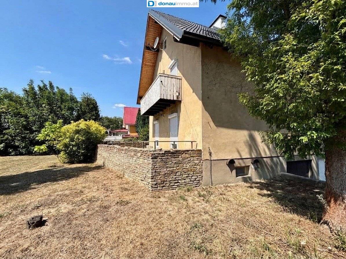Former Officers' House with around 150 m² living space in 2434 Sommerein