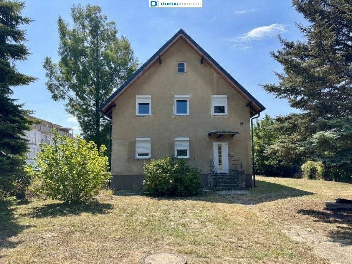 Former Officers' House with around 150 m² living space in 2434 Sommerein