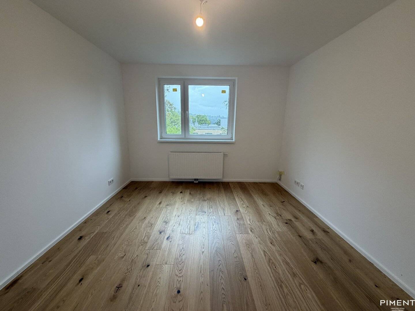 FIRST OCCUPANCY AFTER RENOVATION - TOP 4 ROOM APARTMENT WITH BALCONY