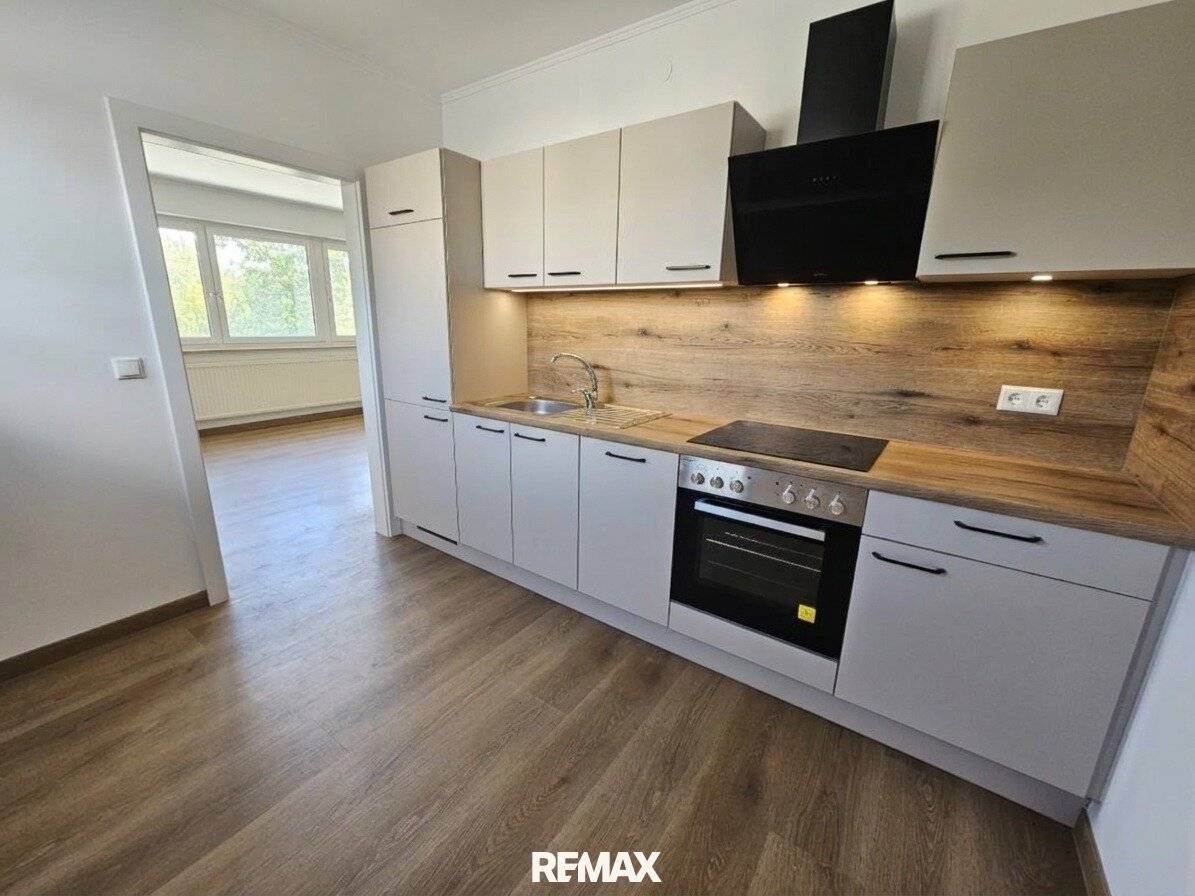 Compact renovated rental apartment with new fitted kitchen and parking
