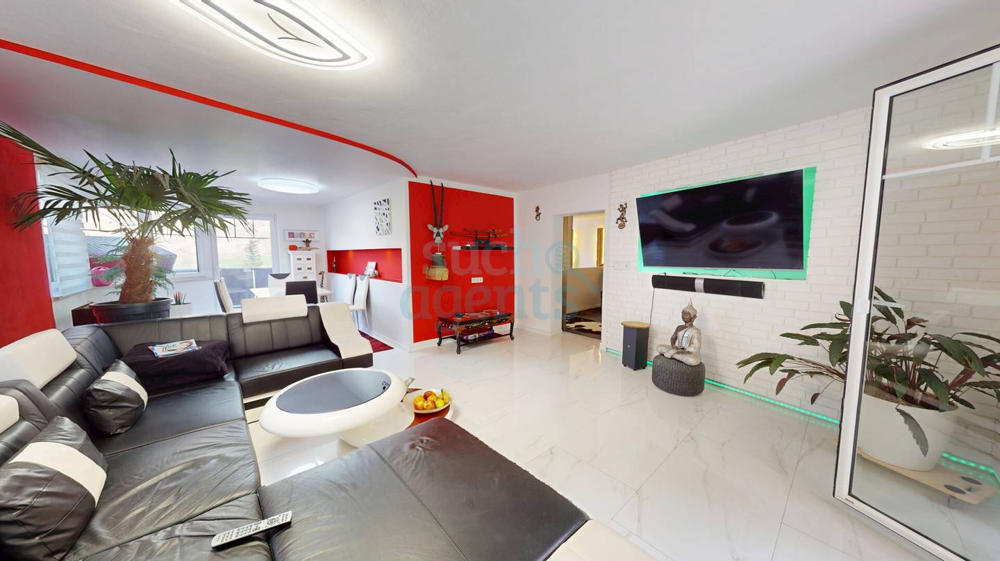 Vielseitige Wohnung mit Garten und Terrassen in alpiner Lage