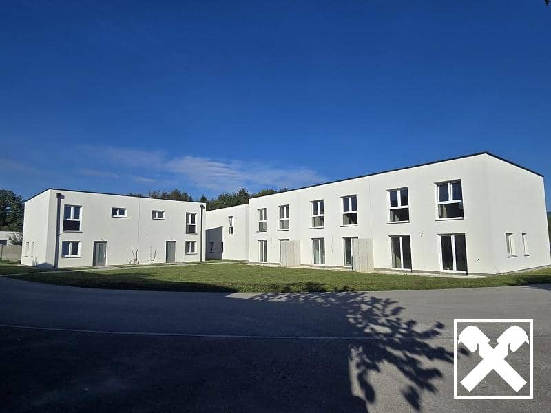 MODERN, MASSIV UND HOCHWERTIG VOM BAUMEISTER