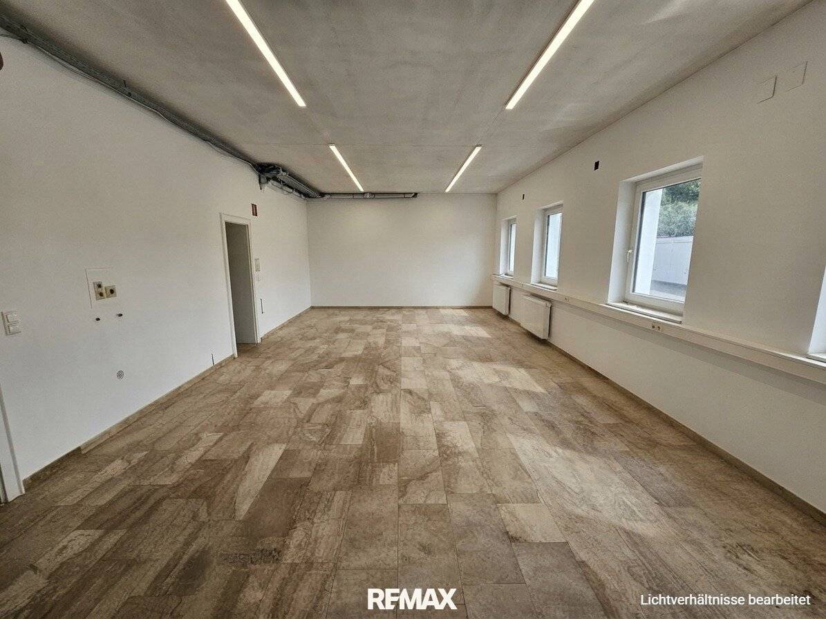 Commercial property with approx. 380 m² usable space and versatile usage options