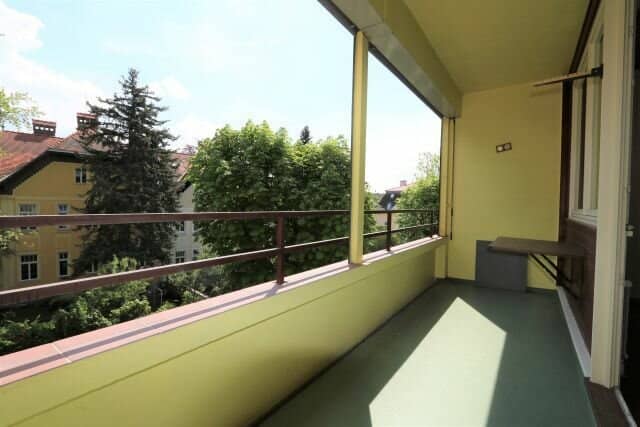 Well-kept 3-room apartment on 2nd floor with lift and loggia near Doblhoffpark