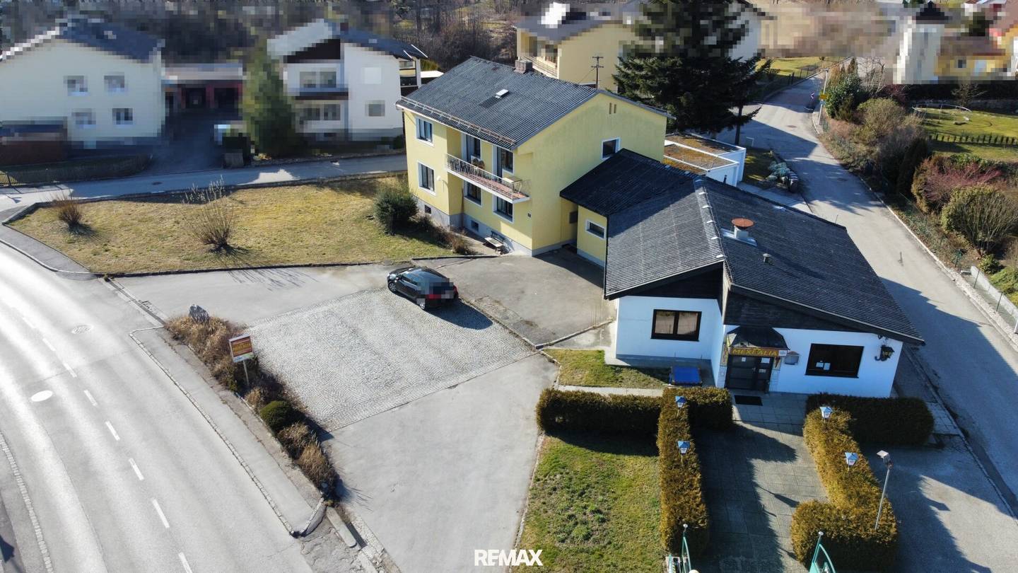 Attractive income property with 5 residential units, 1 gastronomy unit and approved developer project