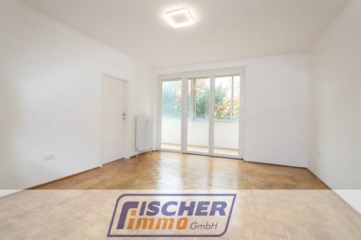 Beautiful 2-room apartment on the raised ground floor with approx. 15 m² loggia near the Kurpark