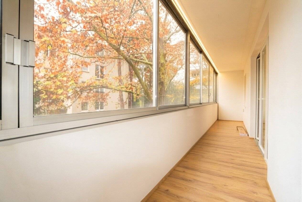 Beautiful 2-room apartment on the raised ground floor with approx. 15 m² loggia near the Kurpark