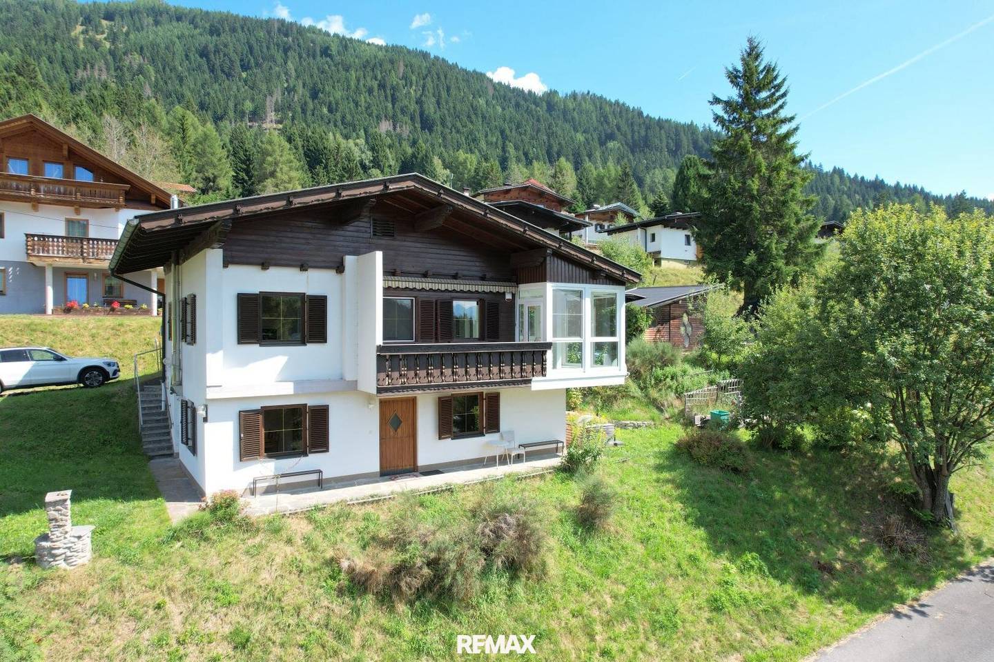 Between Mountains and Nature - Residential House with Recreational Residence
