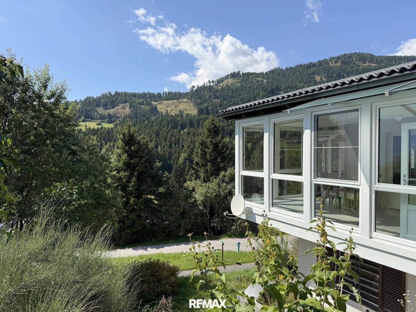 Between Mountains and Nature - Residential House with Recreational Residence