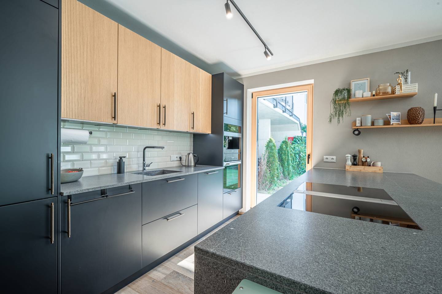Modern Erdgeschosswohnung with private garden by the forest edge