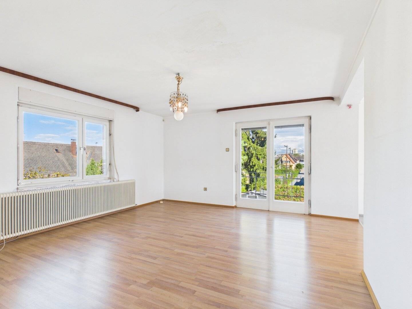 Two-family house with garden and double garage, fully basemented – over 350m² total area