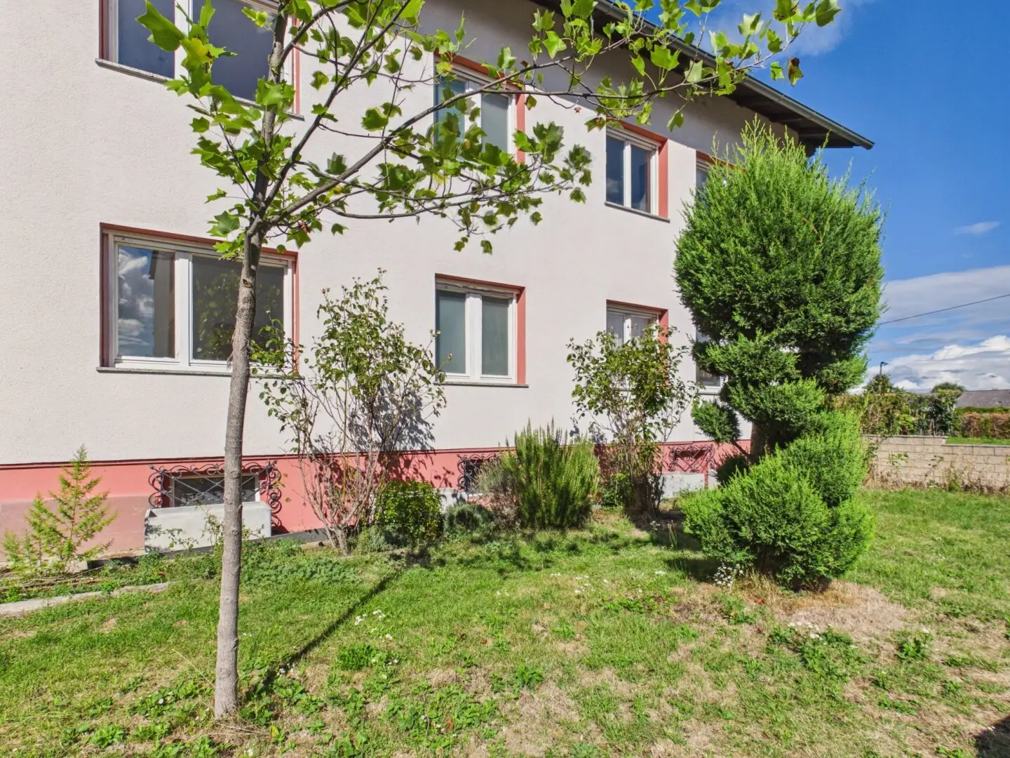 Two-family house with garden and double garage, fully basemented – over 350m² total area