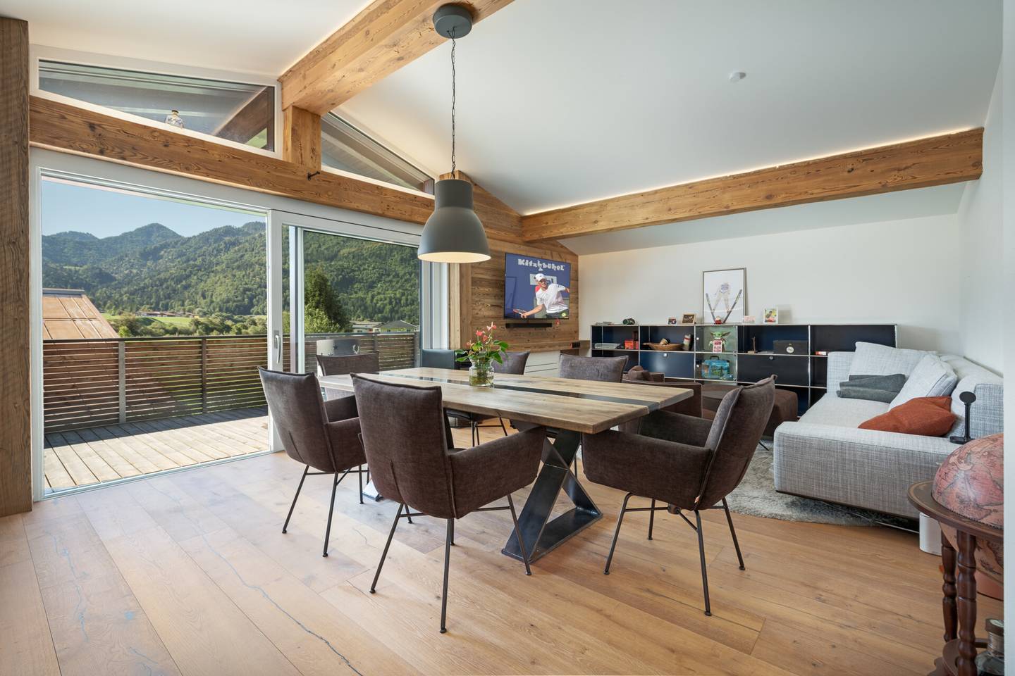 Bright penthouse with sun terrace and view of the Kaiser Mountains