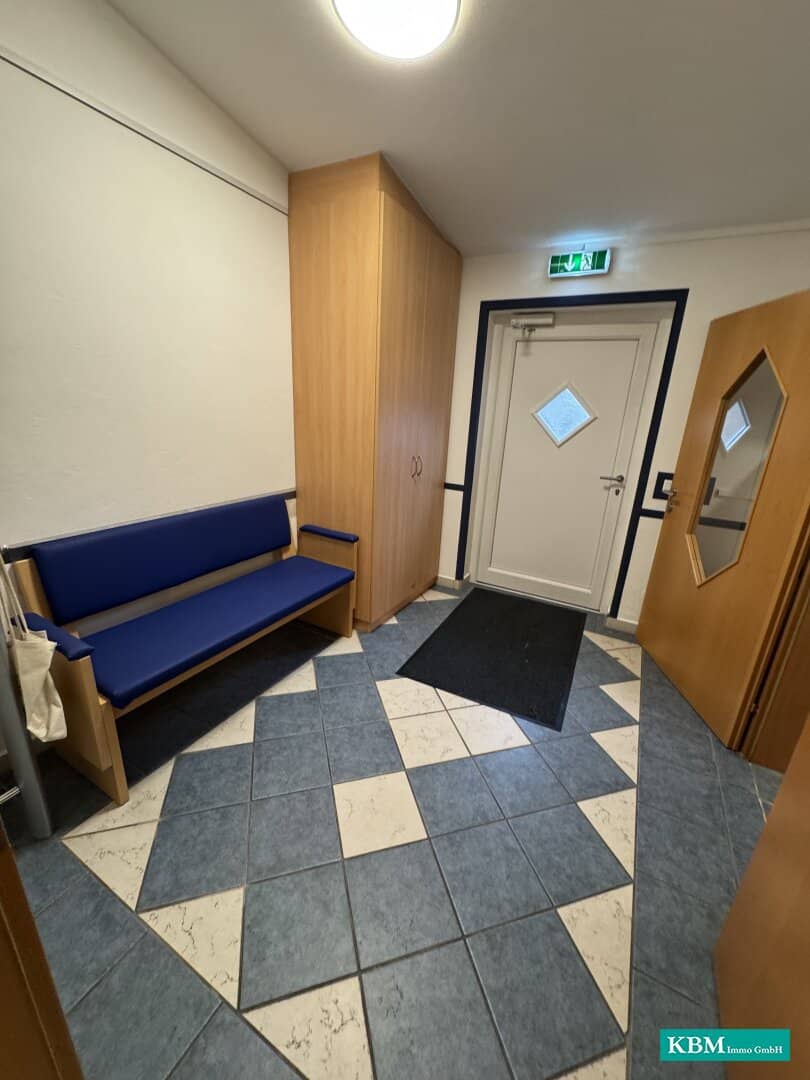 Flexible residential gem with PV system and heat pump in sought-after Tulln housing estate location near the main train station