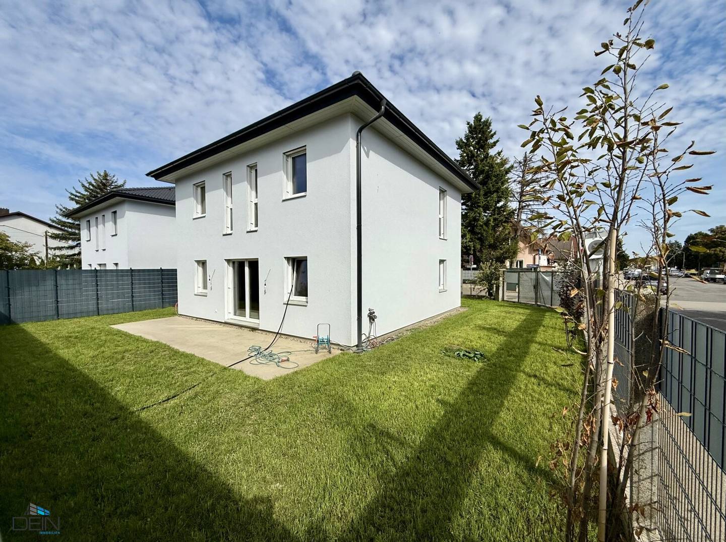PRICE REDUCTION! DREAMLIKE 4 ROOM DETACHED HOUSE ON OWN LAND WITH GARAGE NEAR KAUFPARK VÖSENDORF