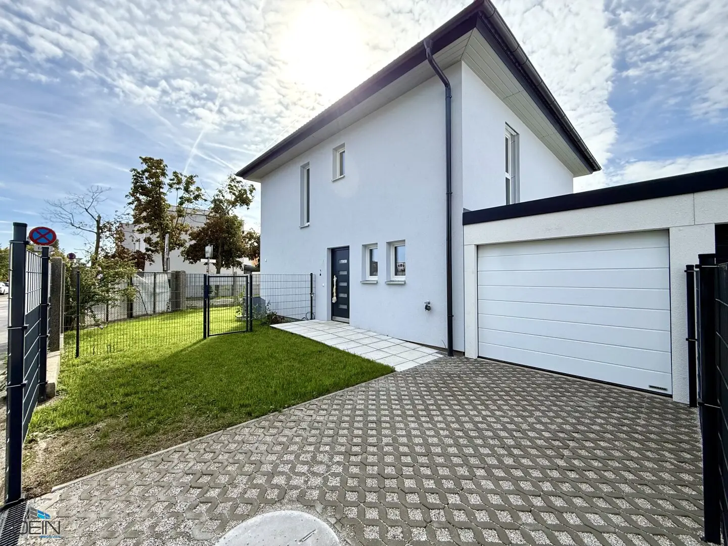 PRICE REDUCTION! DREAM 4 ROOM DETACHED HOUSE ON OWN LAND WITH GARAGE NEAR KAUFPARK VÖSENDORF!