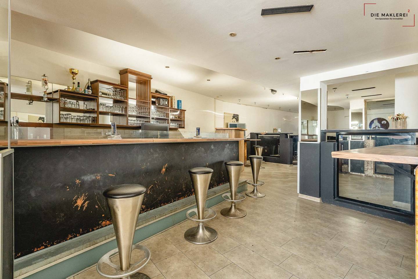 Renovation project apartment in central location with ample storage