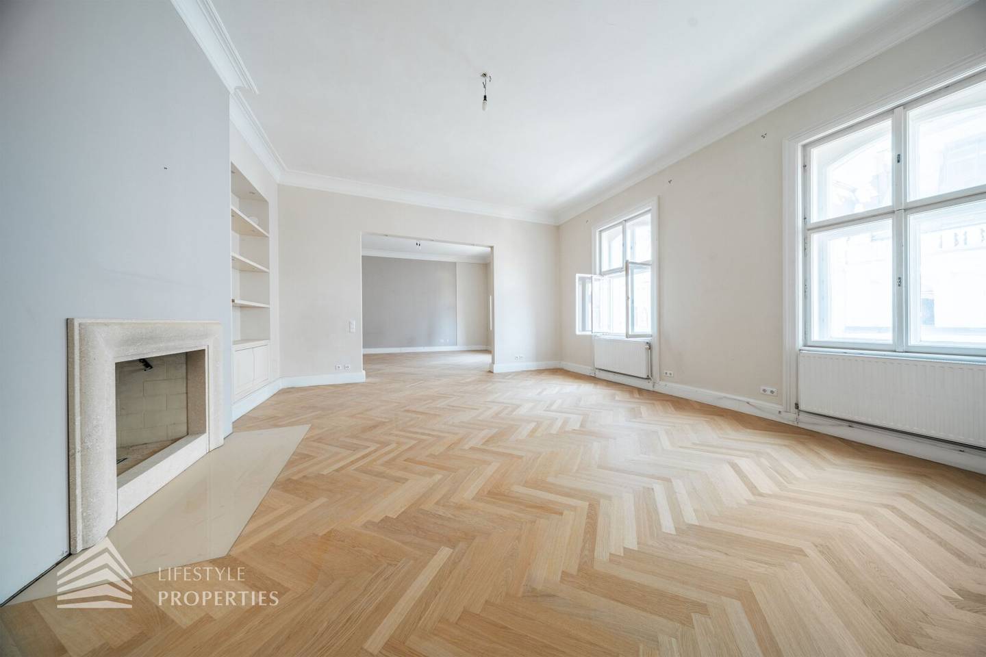 Exclusive old building apartment with charm in prime Vienna location
