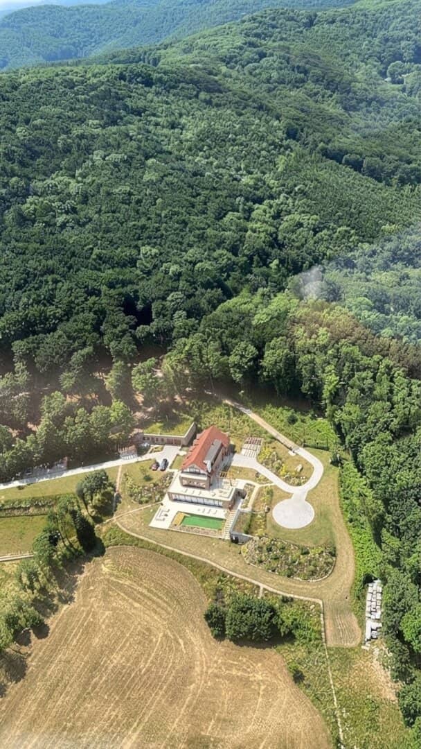 !!! CHALET SISI – AUTARKES LUXUSREFUGIUM INMITTEN DER NATUR DES WIENERWALDES !!!