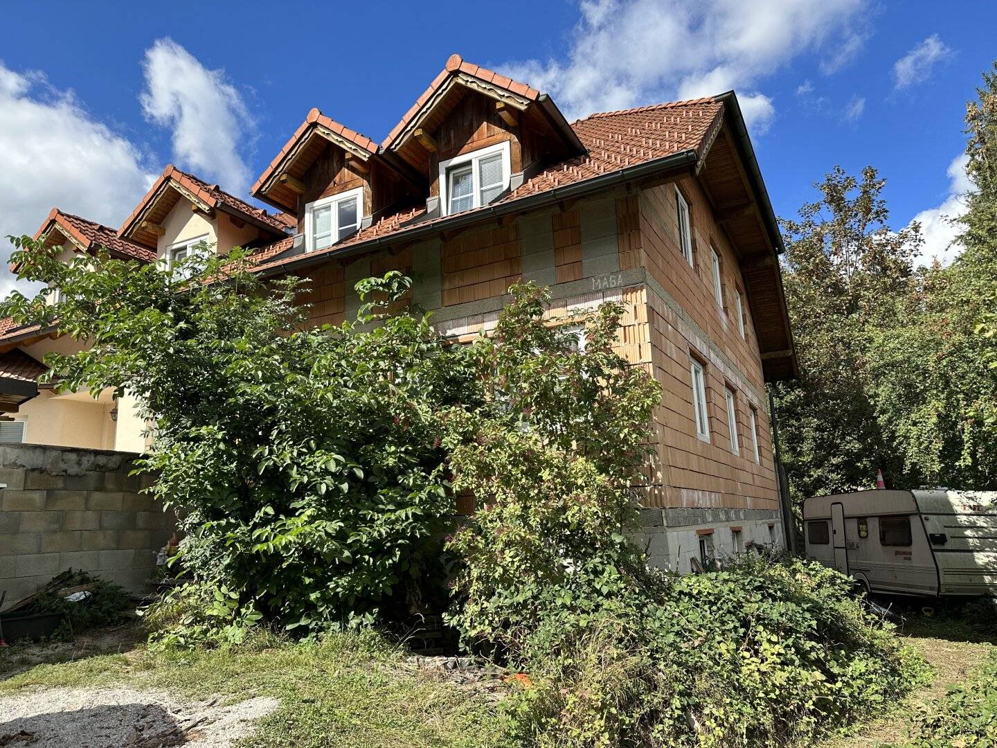 Semi detached house with potential in Sittendorf