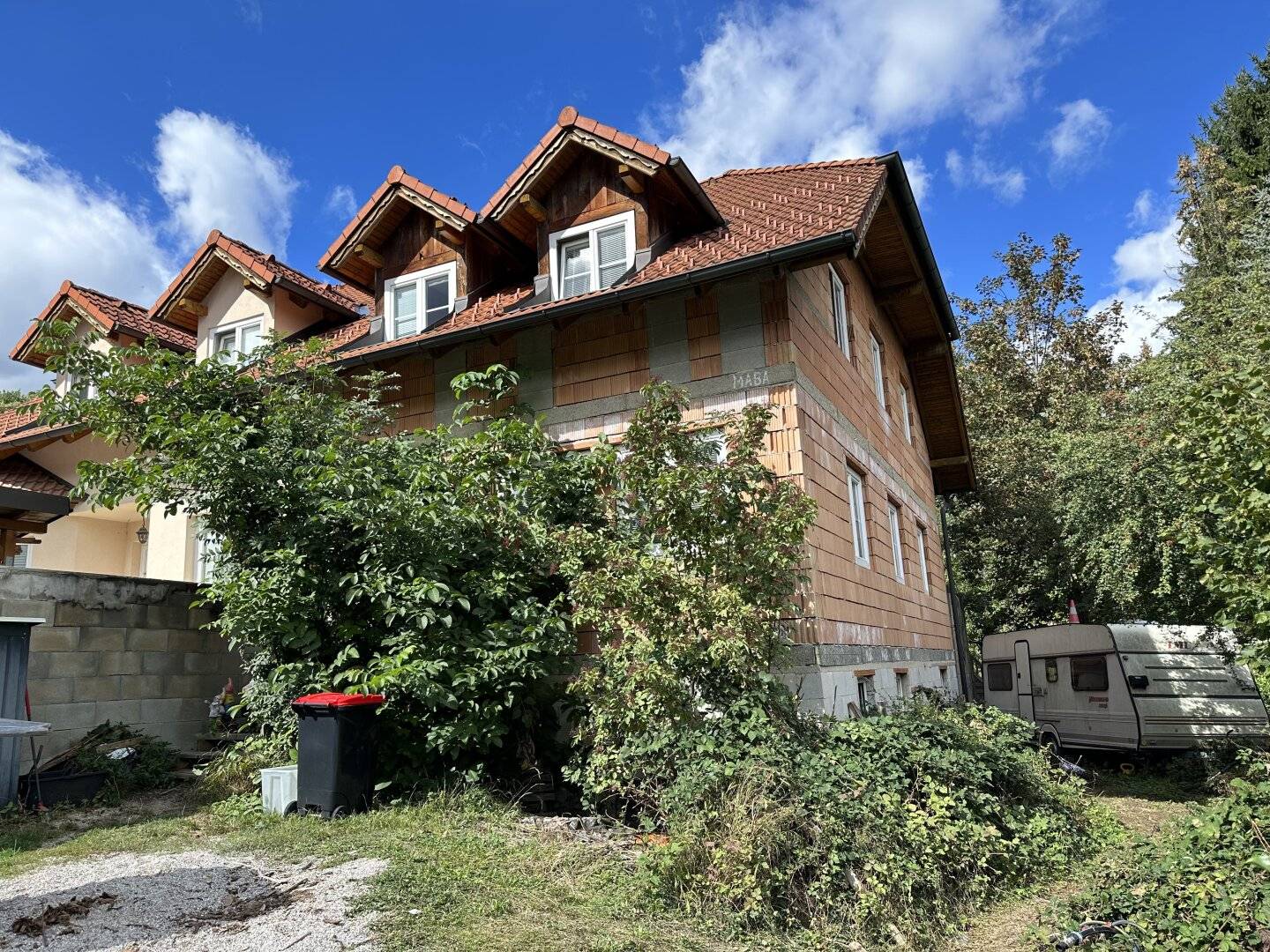 Semi detached house with potential in Sittendorf