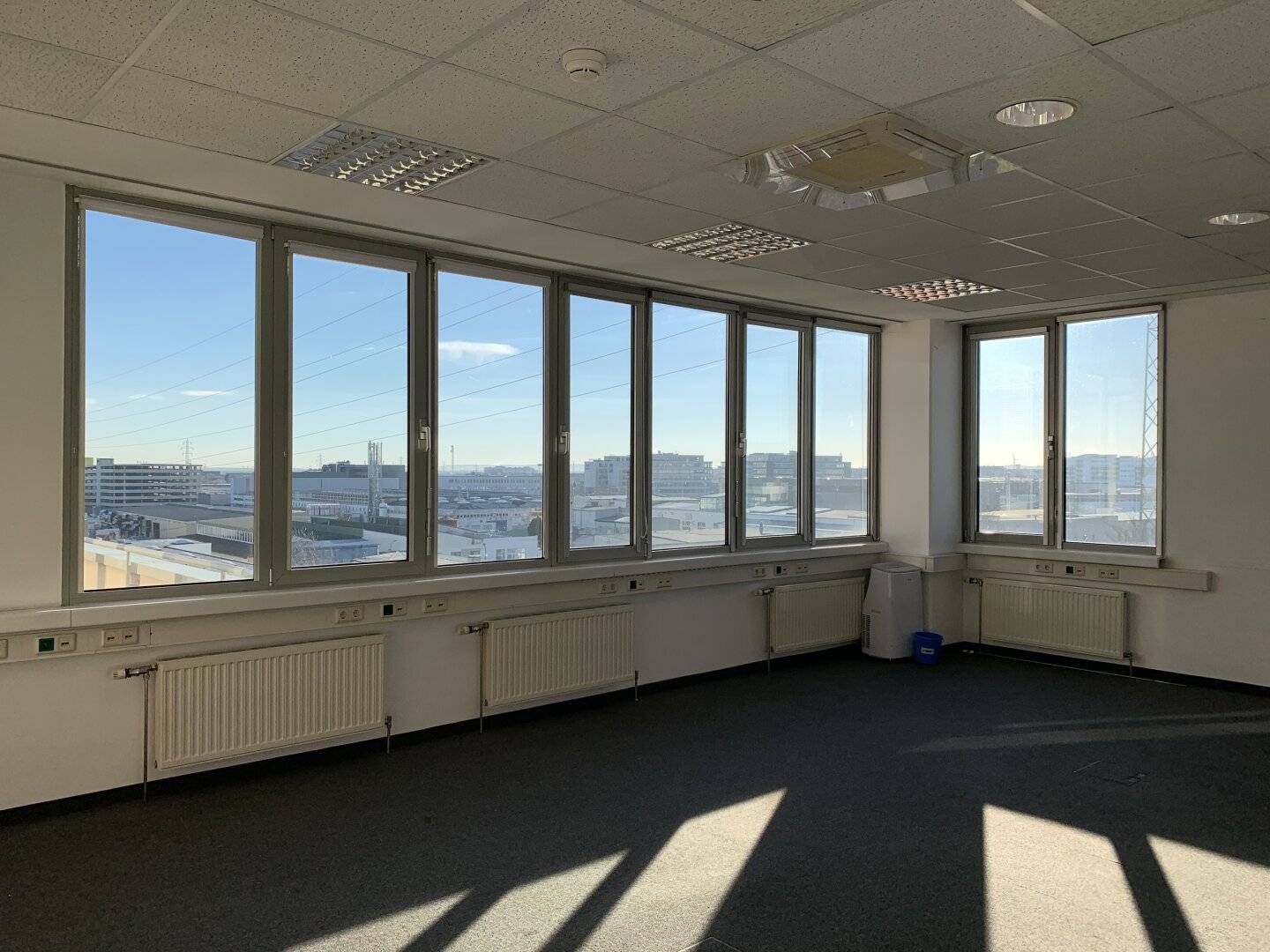 Repräsentative Büroetage mit Lift, Weitblick & Stellplätzen – Eitnergasse 17, 1230 Wien