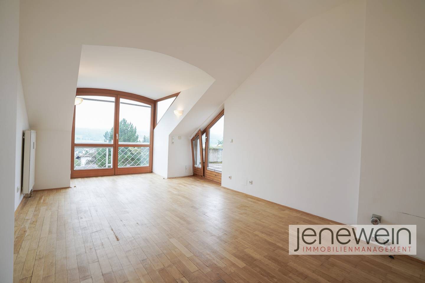 Dachgeschosswohnung with large southwest terrace and mountain view