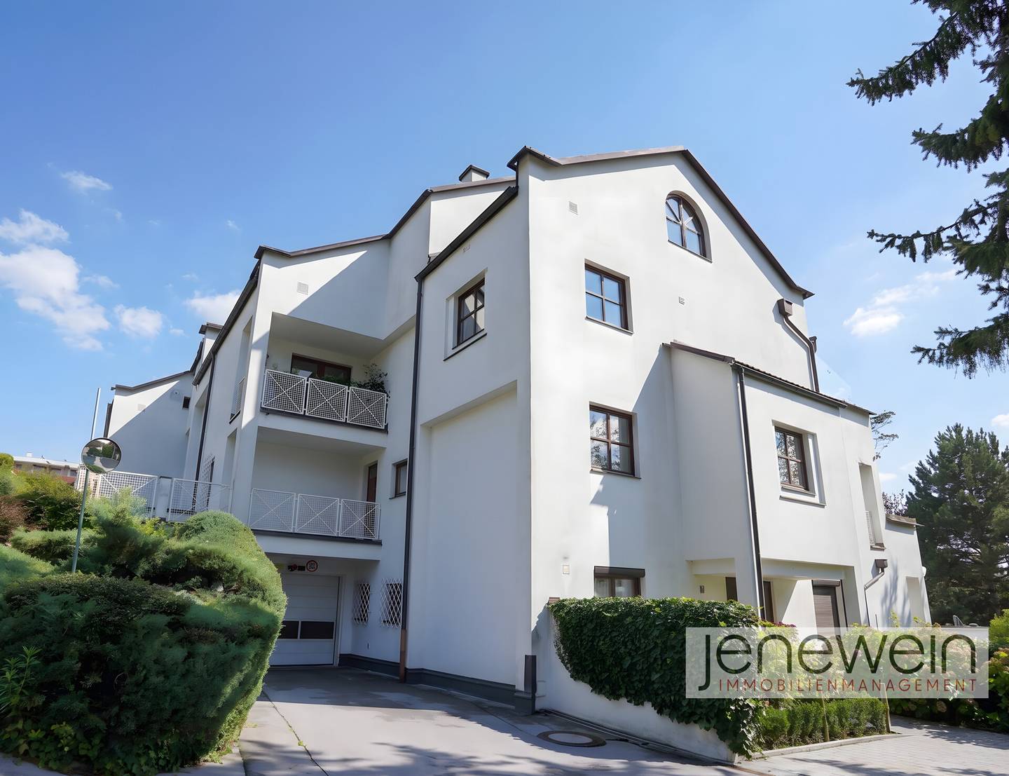 Dachgeschosswohnung with large southwest terrace and mountain view